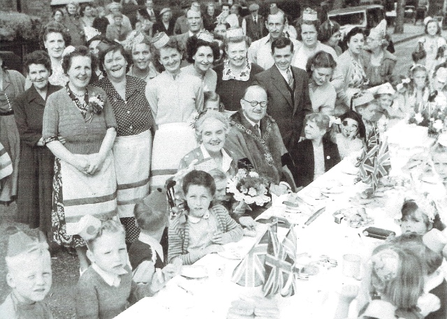 The Mayor and Mrs Grimshaw visiting the Hawthorne Road Coronation Street Party