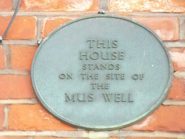 Plaque on the wall of 40 Muswell Hill, placed there in the 1940s